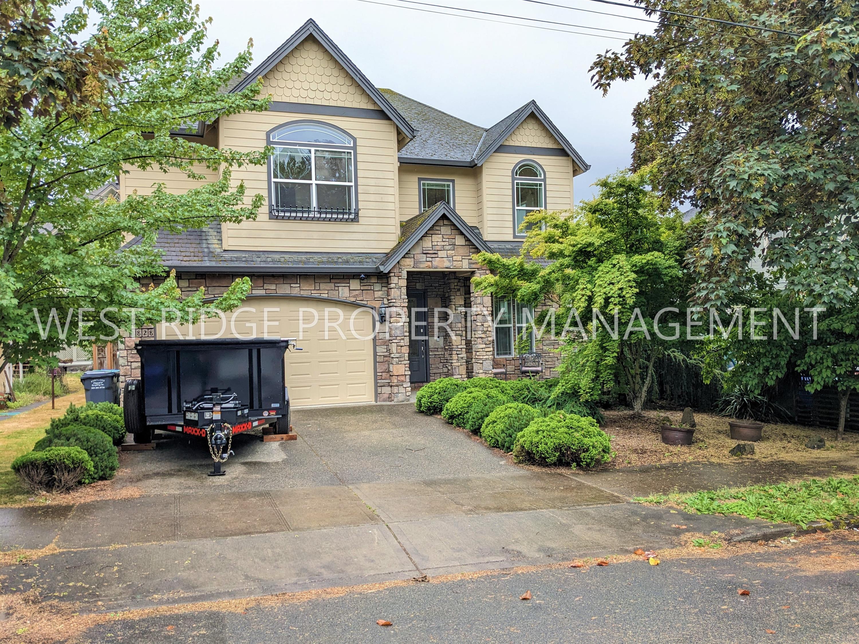 1828 SE Main St - 1